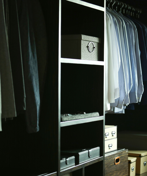 スーツの吊り方は科学です: 完璧な公式を学ぶ - butler luxury